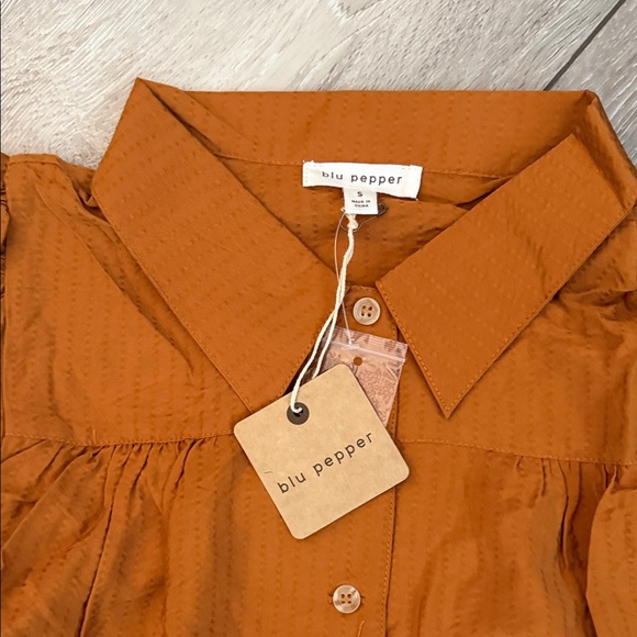 Women's Rust Button-Up Top - Picture 2 of 4